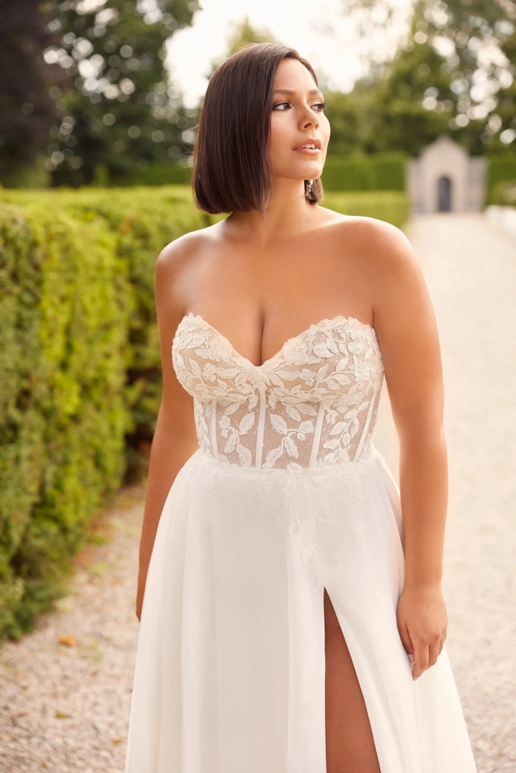 Paloma Blanca P5036 Curvy