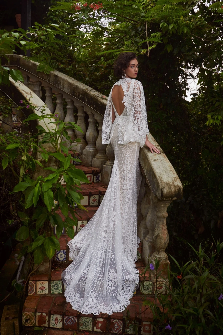 La Perle - LP2304 | White Lace and Promises