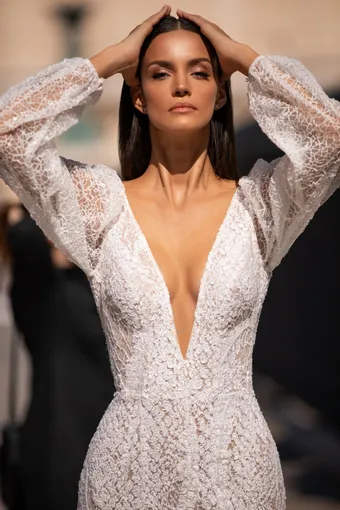 Milla Nova Style #Dominique #1 frontface vertical thumbnail