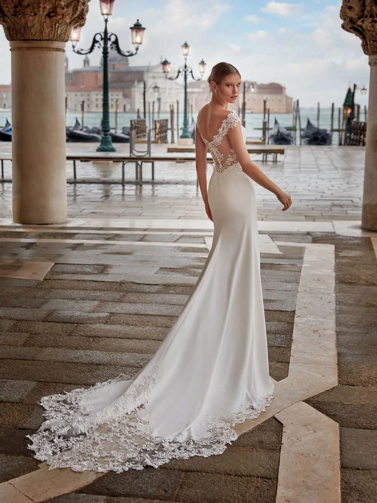Pronovias Aruna