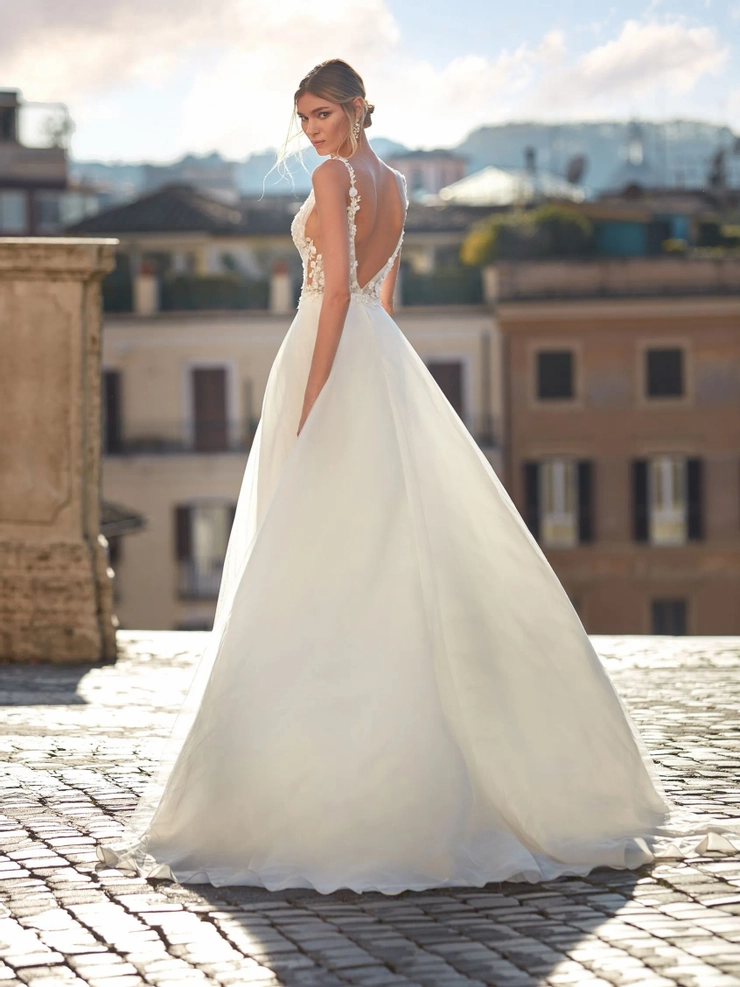 Pronovias Ashton