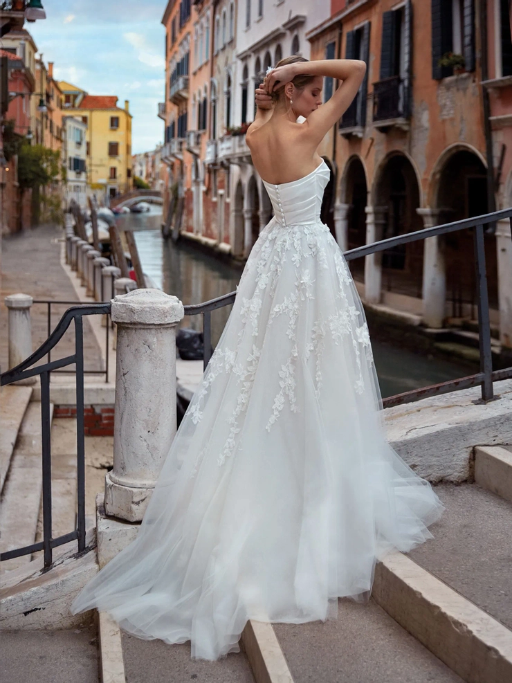 Pronovias Astrid