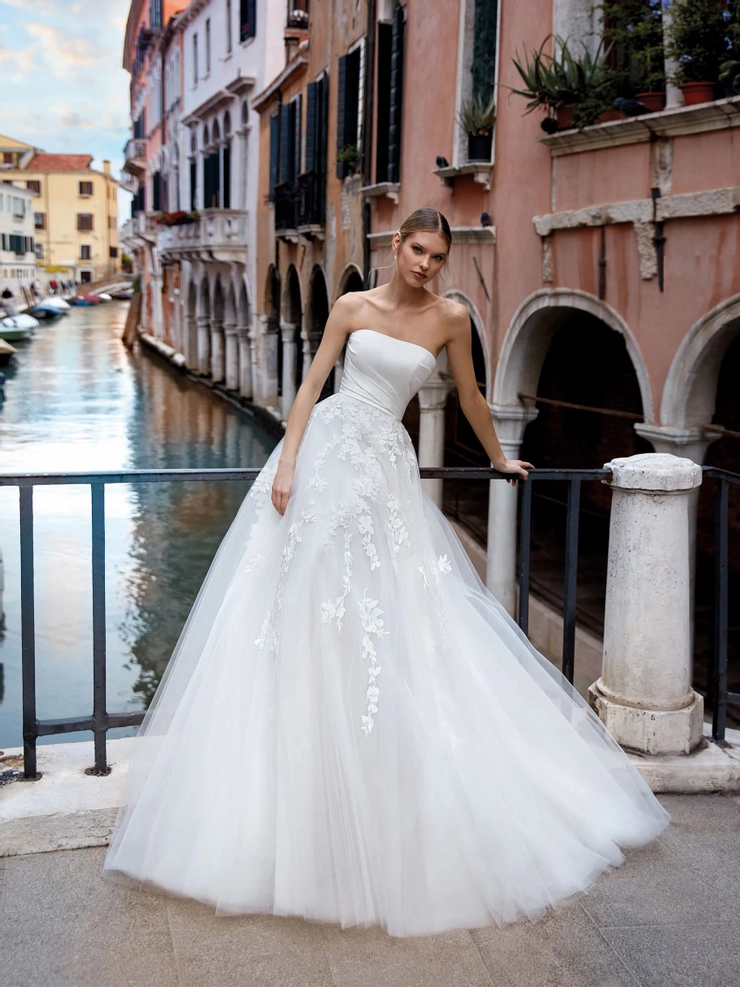 Pronovias Astrid