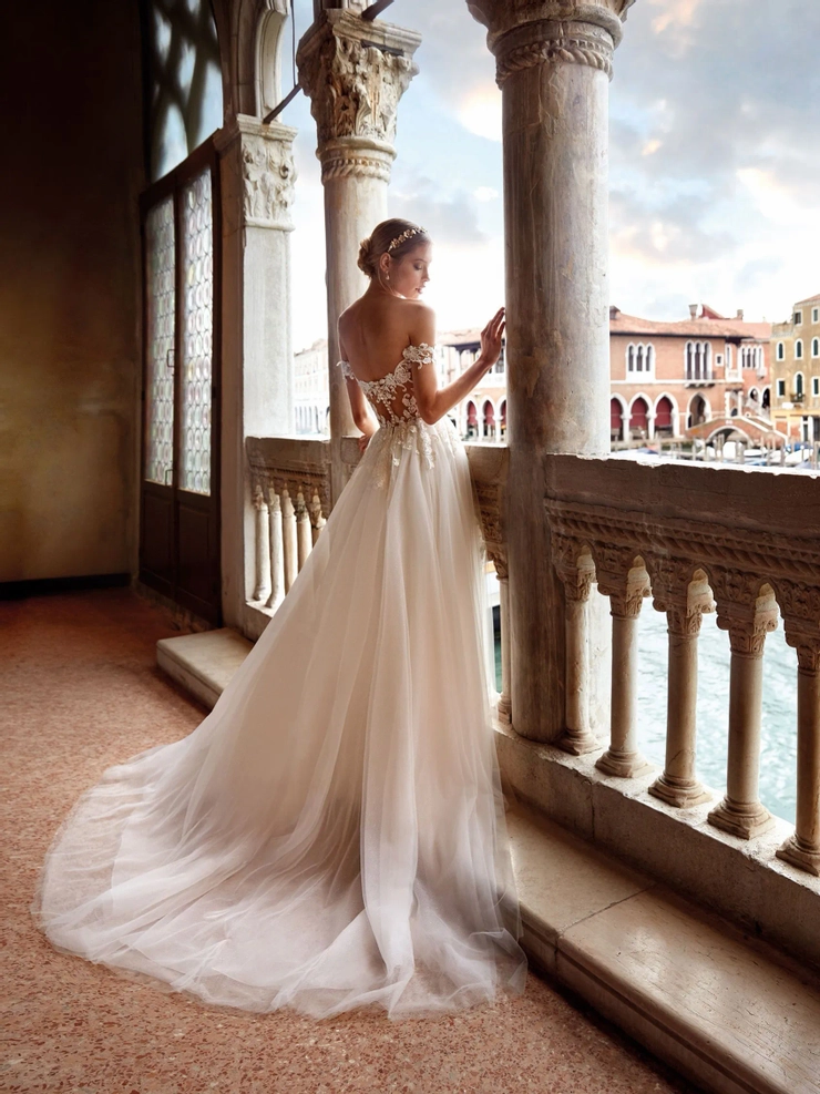 Pronovias Corey