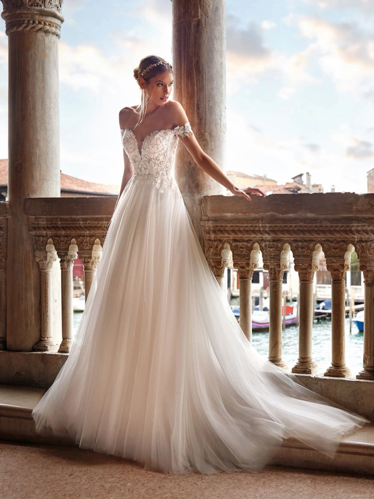 Pronovias Corey