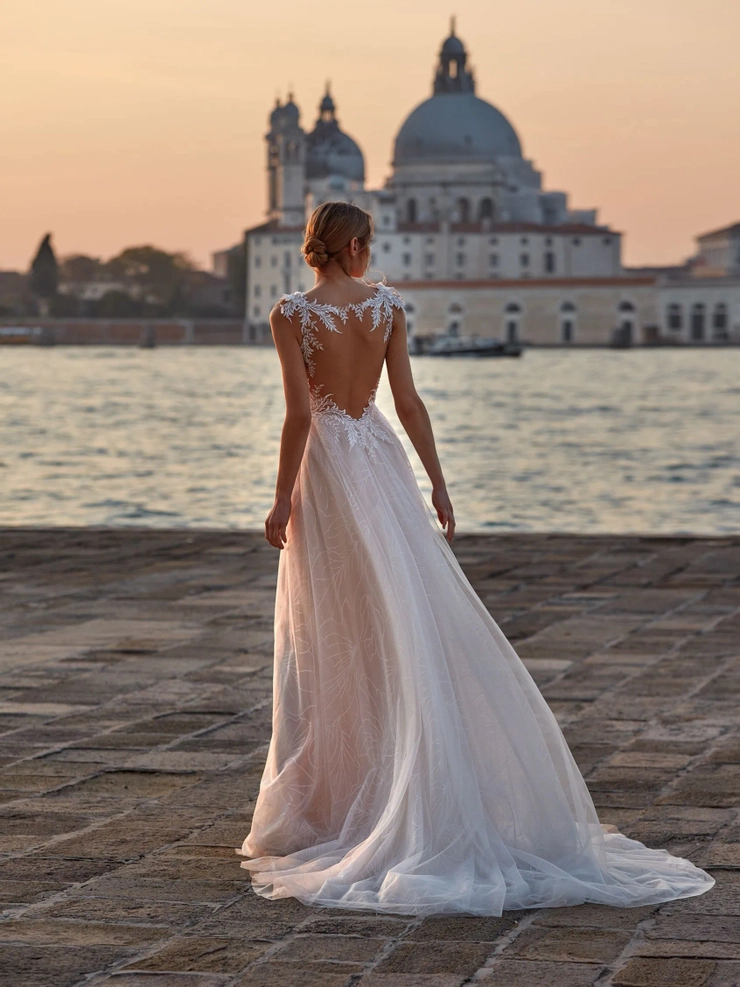 Pronovias Cypher