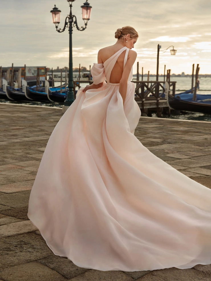 Pronovias Lustre