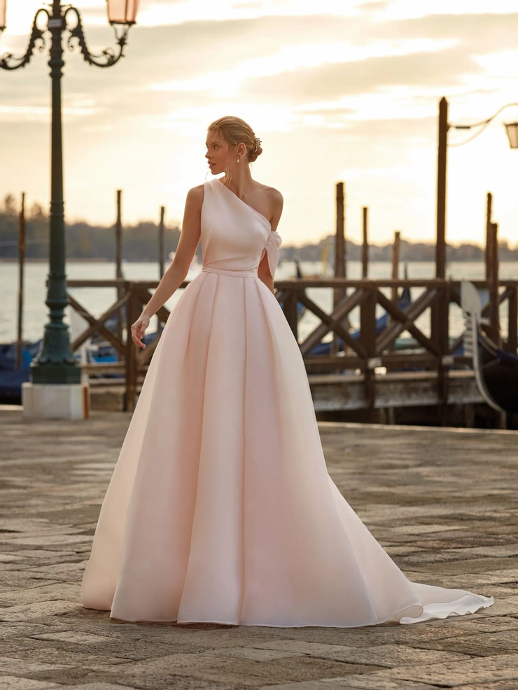 Pronovias Lustre