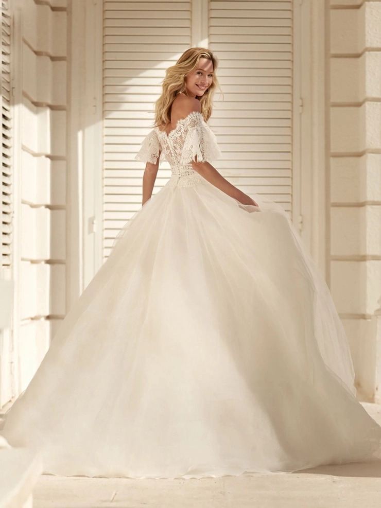 Pronovias Novella