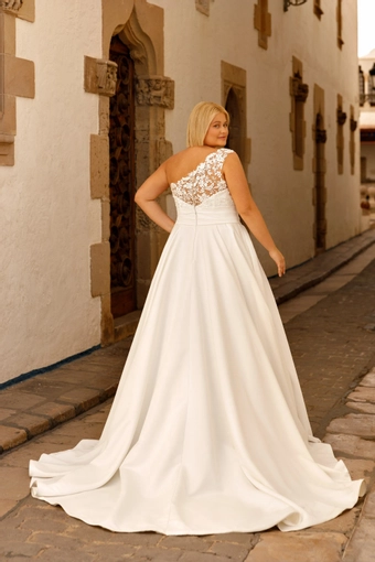 Monica Loretti 8269 Plus #1 default backface vertical thumbnail