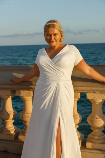 Monica Loretti 8286 Plus #2 frontface vertical cropped thumbnail