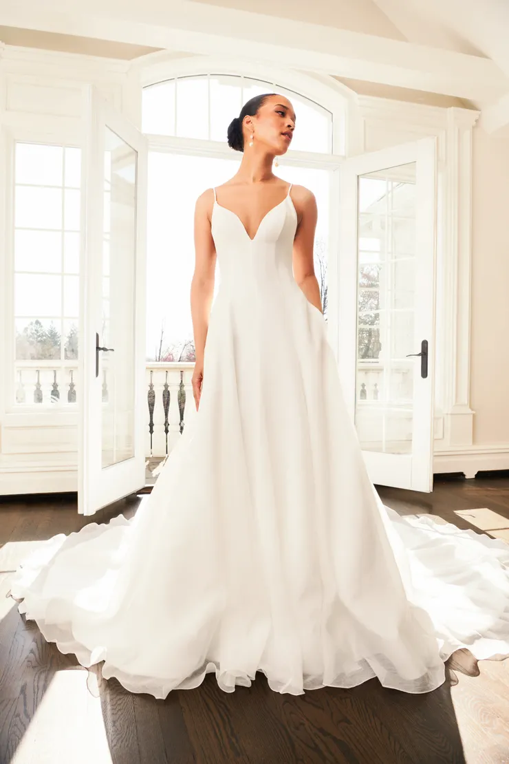 Plunging V-Neck A-line Texured Wedding Gown with Pockets