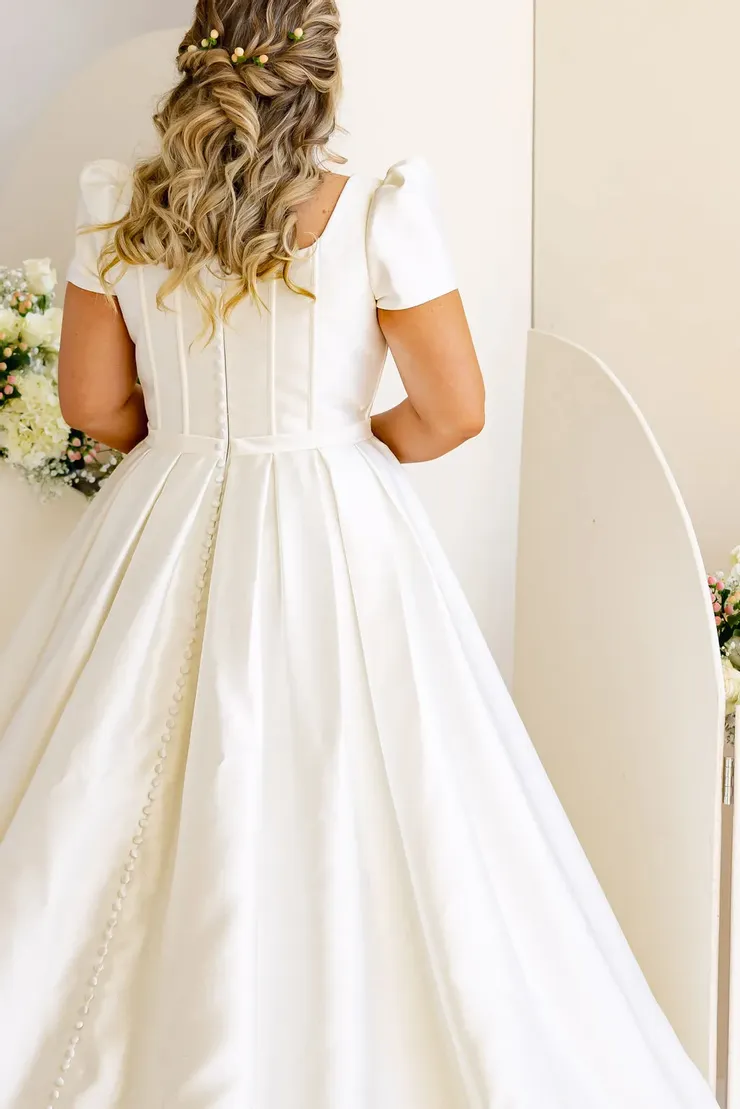 White Rose Bridal | The Bride Room - Jonnie Mod | The Bride Room