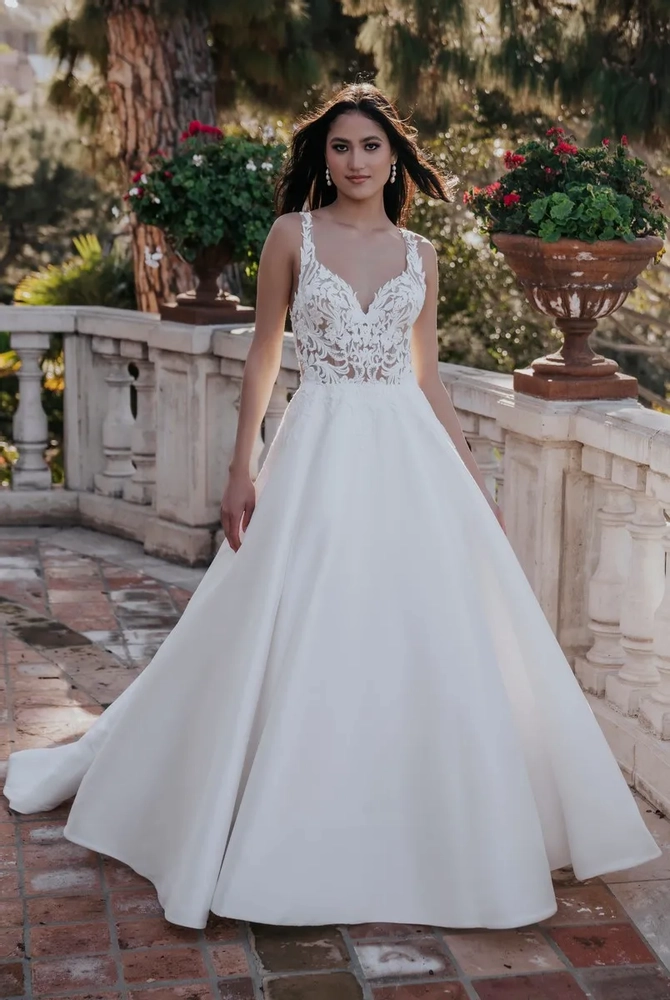 Allure Romance | Bestow Bridal - R3652 | Bestow Bridal