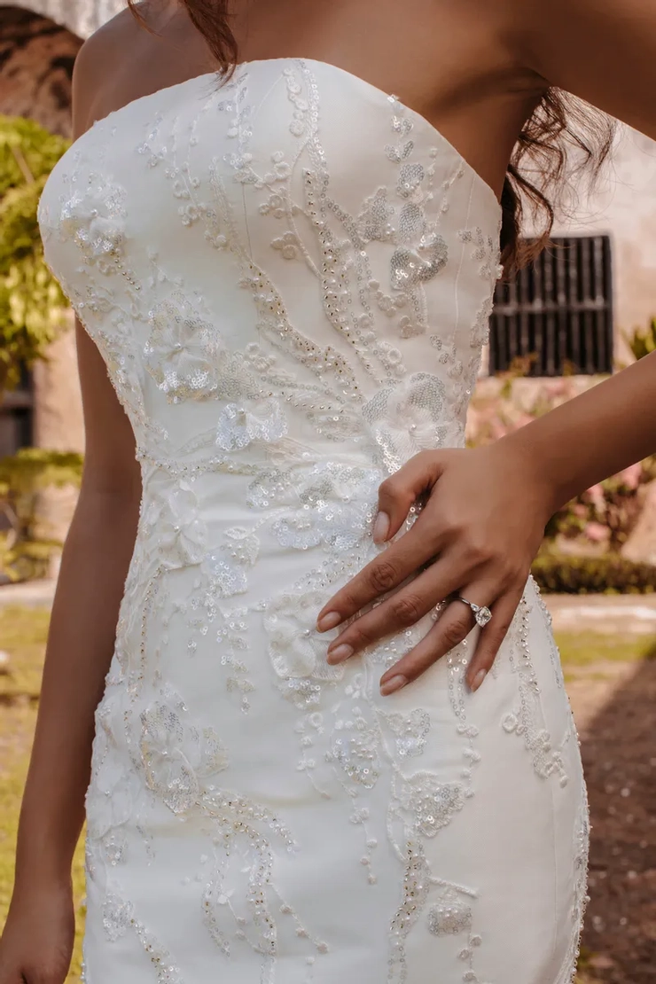 Abella Tokyo #2 frontface vertical picture