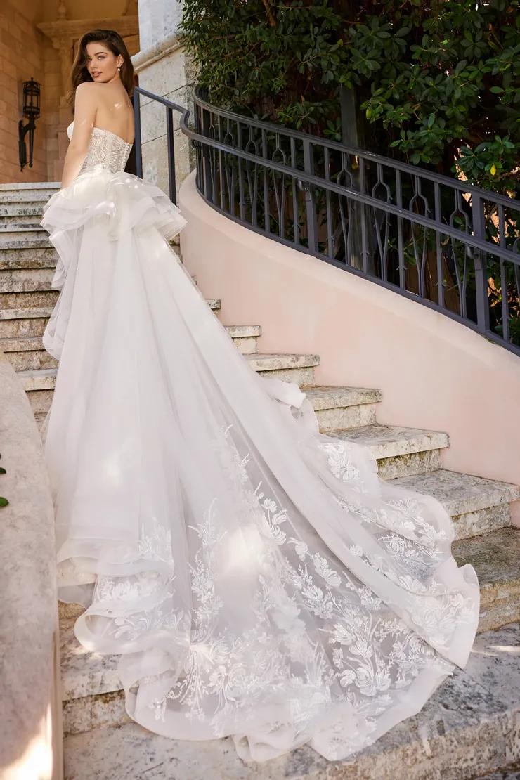 The Luxe Collection Aire Backface Thumbnail Image