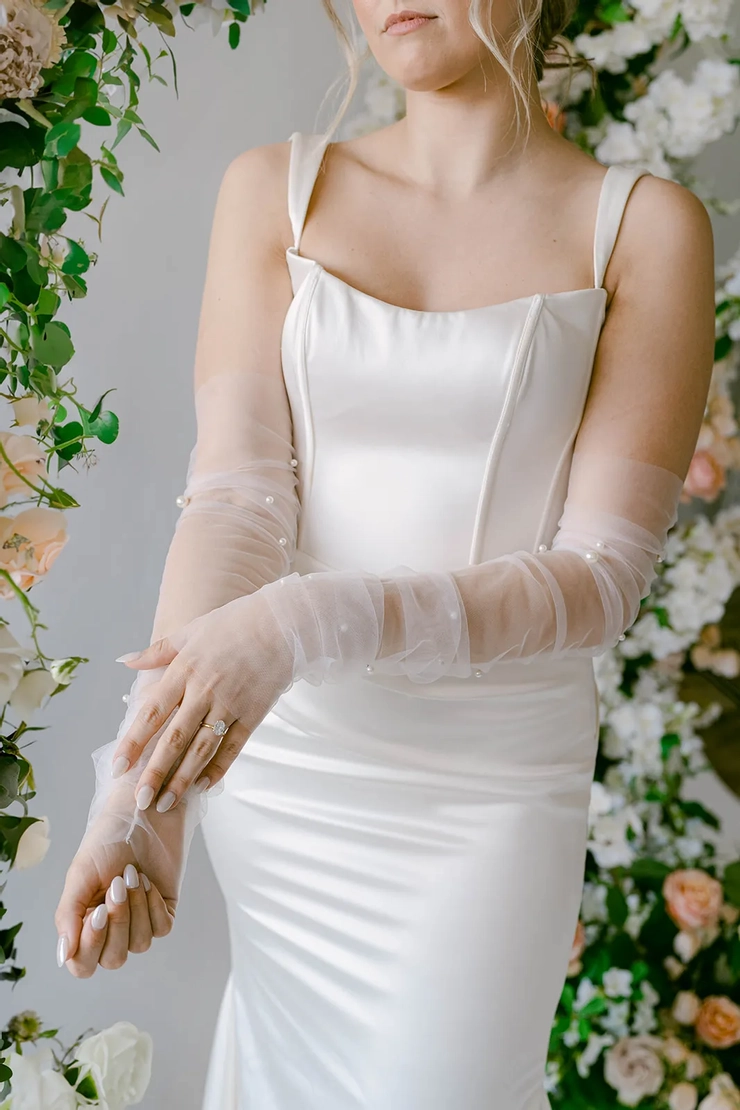 The Bridal Room #Ruched Pearl Gloves