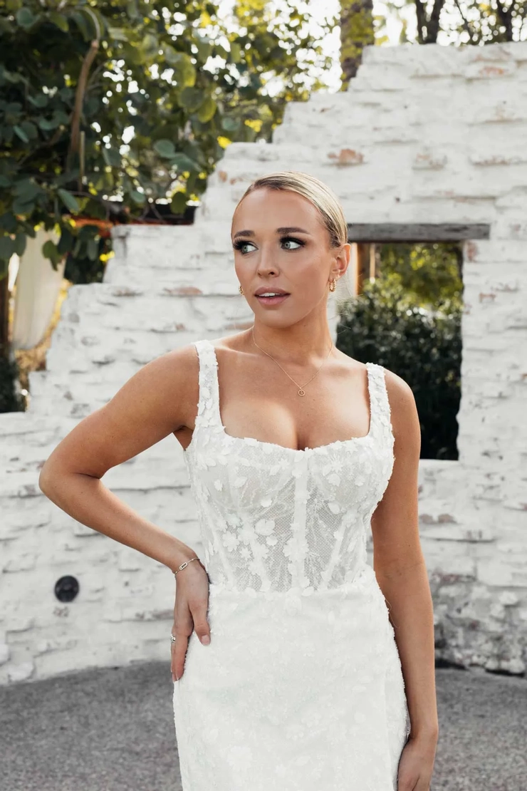 Martina Liana 1684 #8 frontface vertical cropped picture