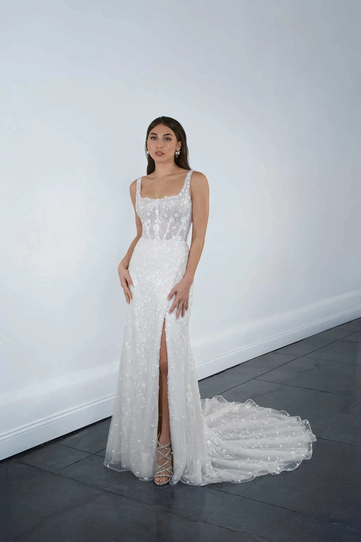 Martina Liana 1684 #5 frontface vertical picture