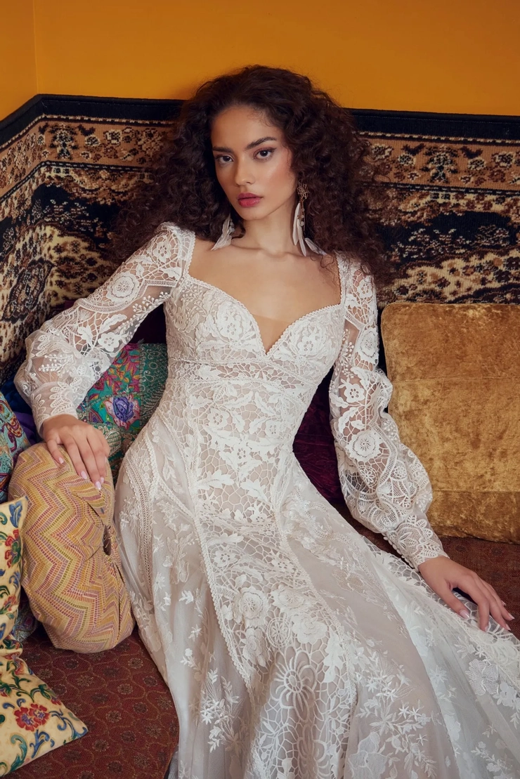 La Perle by Calla Blanche LP2333 #3 frontface vertical cropped picture