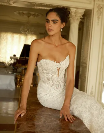 Eve of Milady Style #4447 #1 frontface vertical cropped thumbnail